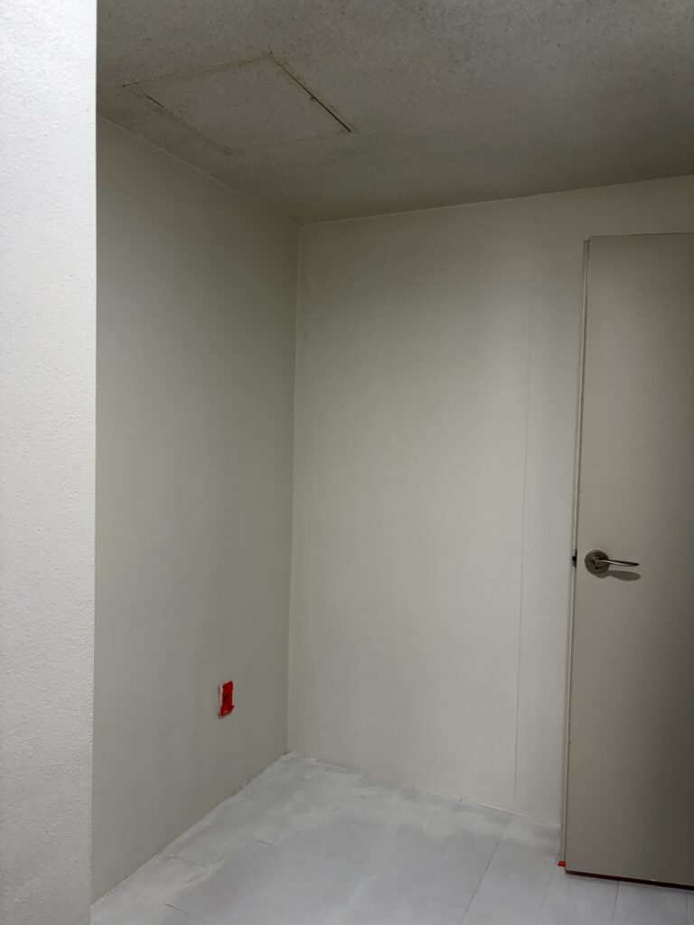 직접촬영한 벽면사진.