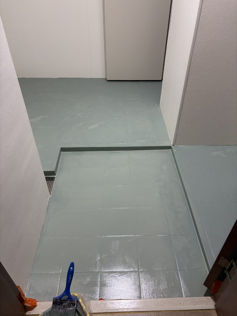 바닥 2회 바른 뒤 직접 찍은 사진.