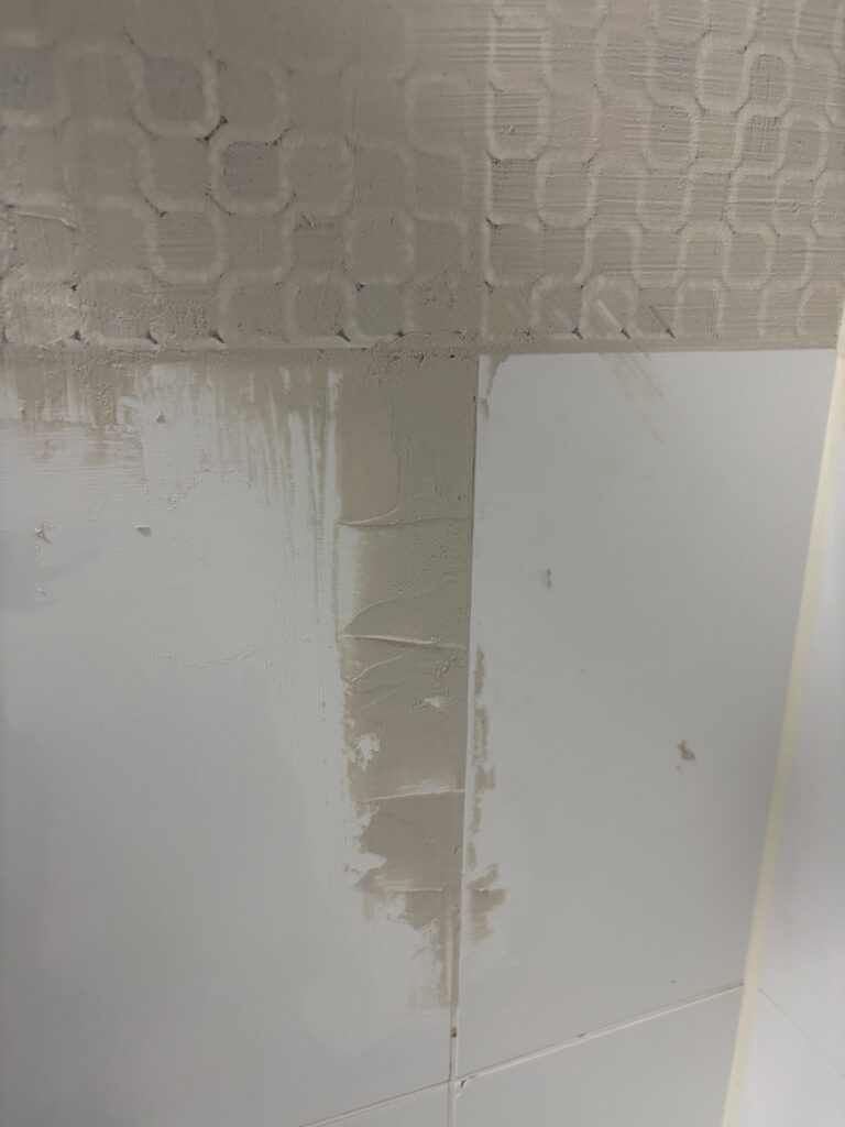 타일
사이 EZ FIX 메꾸는 사진.