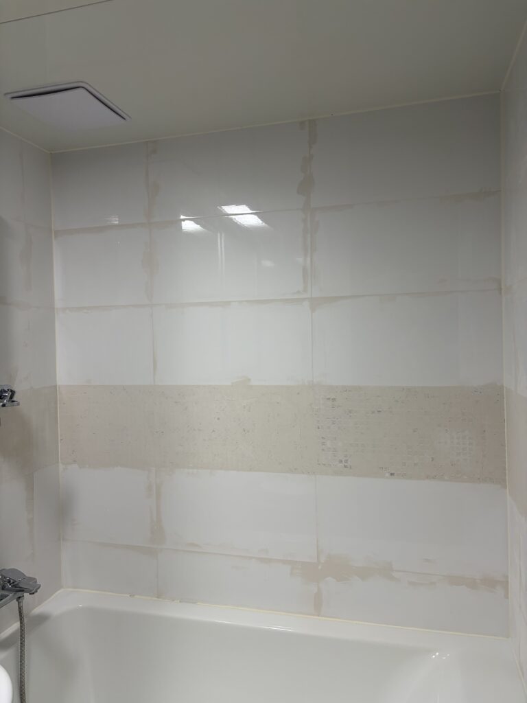 타일을 EZ FIX로 메꾼 사진.